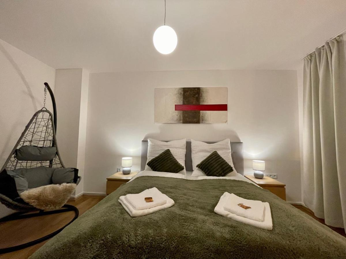 Downtown Apartment By Ninja Spaces - Kingsize-Bett, Kueche, Netflix, Terrasse Βούρπεταλ Εξωτερικό φωτογραφία
